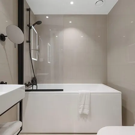 Clarion Collection Grand,