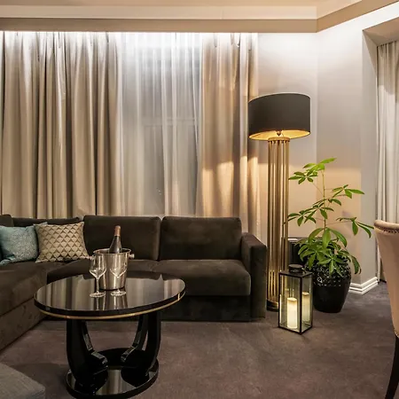 Clarion Collection Grand,